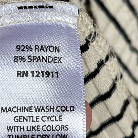 LNA cold shoulder top small - Picture 5 of 5